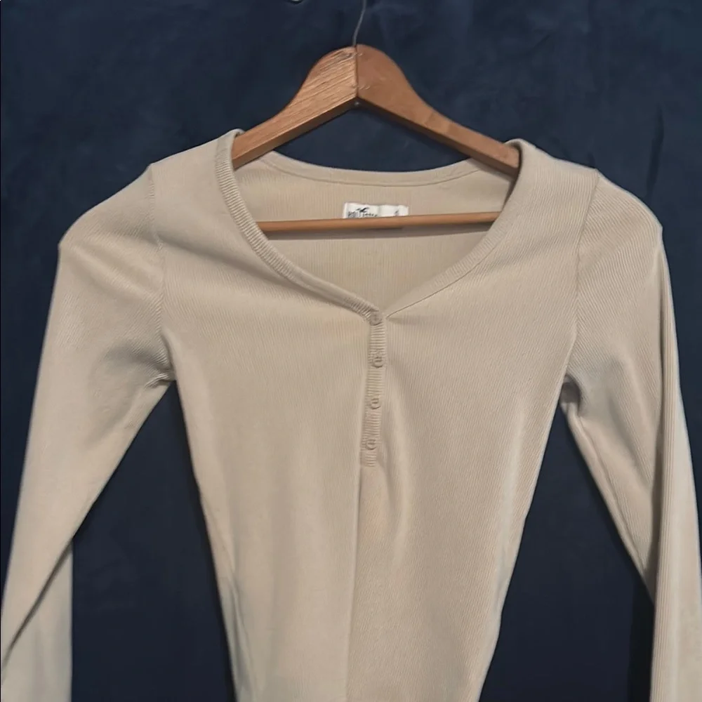 Hollister Tan Long Sleeve Fitted Bodysuit - Picture 2 of 6